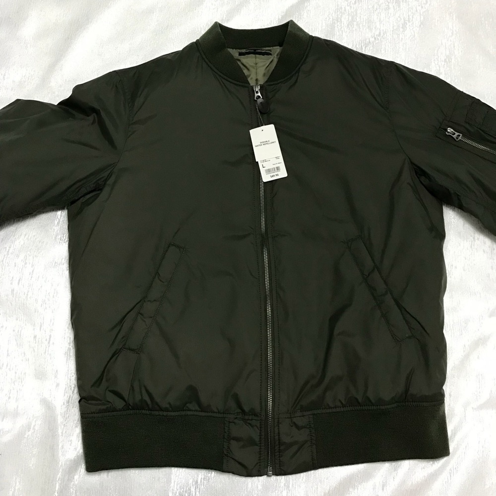 NWT - uniqlo alpha bomber jacket (olive)